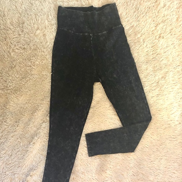 Gray stonewashed hi rise leggings - Picture 2 of 5